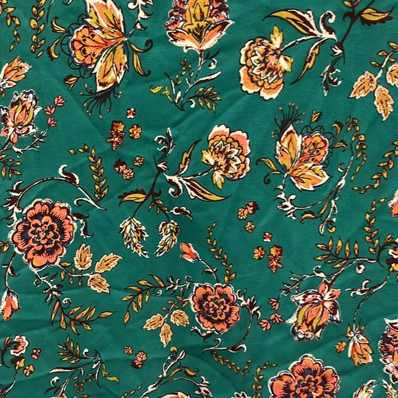 Xhilaration Women’s Green Ruffled Floral Blouse with Flutter Sleeves size XL - Picture 4 of 7